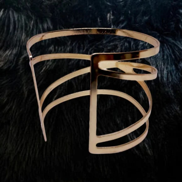 🎄10/$20. Gold Tone Open Cuff Metal Bracelet - Picture 4 of 6